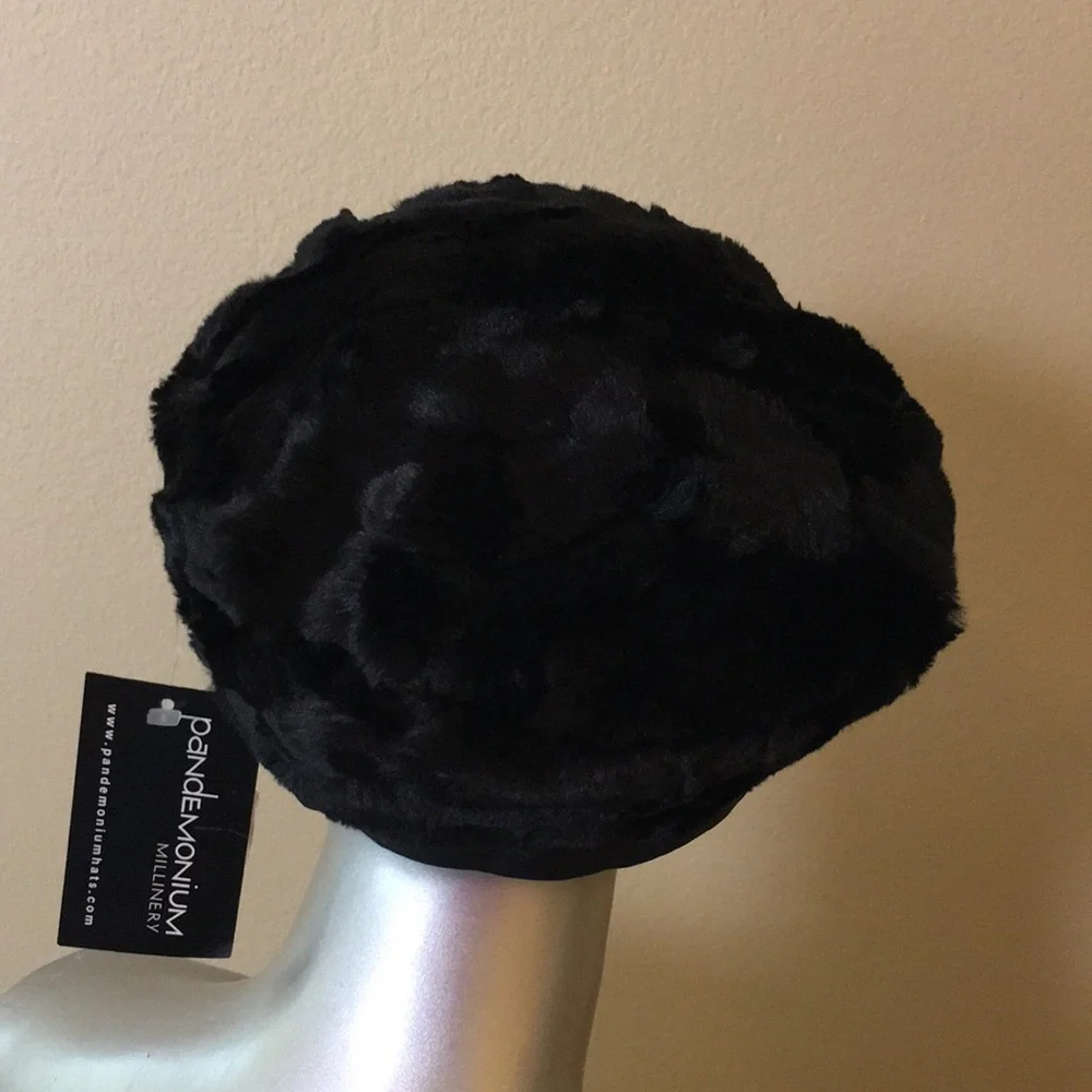 Pandemonium Beret, Reversible - Luxury Faux Fur in Smoky Essence With Black